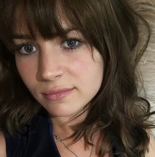 Britt Robertson a dezvăluit o poză nudă