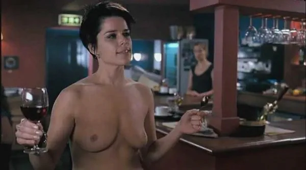 Компилация на голи и лесбийски сцени на Нив Кембъл