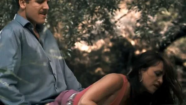 Danielle Harrise alasti seksistseen ohvrifilmis