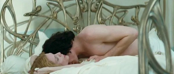 మంచంలో మిచెల్ ఫైఫర్