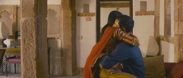 Freida Pinto menunggang lelaki dalam seks