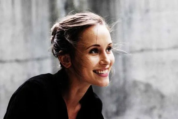 Пери Баумеистер голе и сексуалне сцене и вруће слике