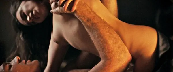 Emilia Clarke alasti rind