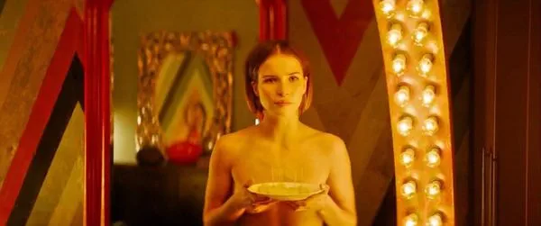 「AboutLove2」のLukeryaIlyashenkoヌードシーン