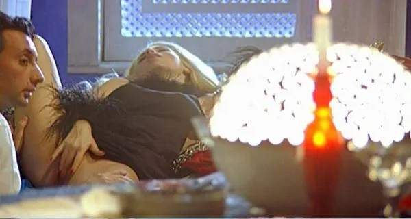 Sara Cosmi baise folle dans le film Fallo