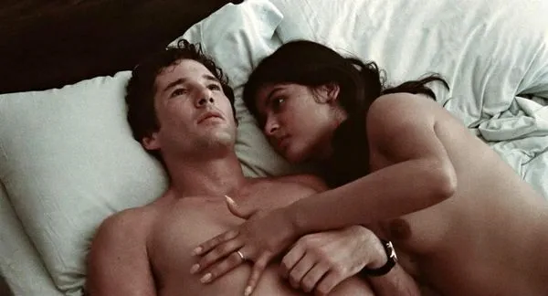 Elpidia Carrillo naakte seksscène uit ‘Beyond the Limit’