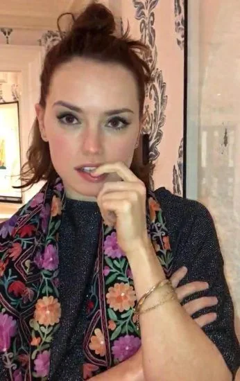 Daisy Ridley horúce selfie