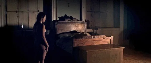 Florence Pugh culo desnudo