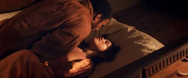 Florence Pugh en topless