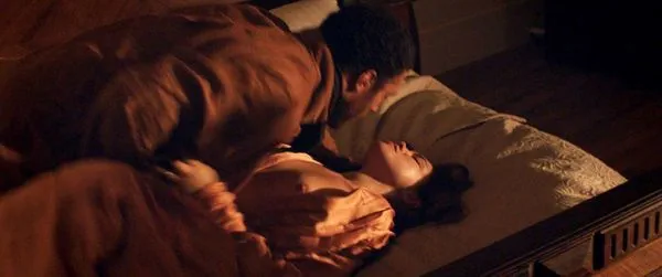 Florence Pugh escena en topless