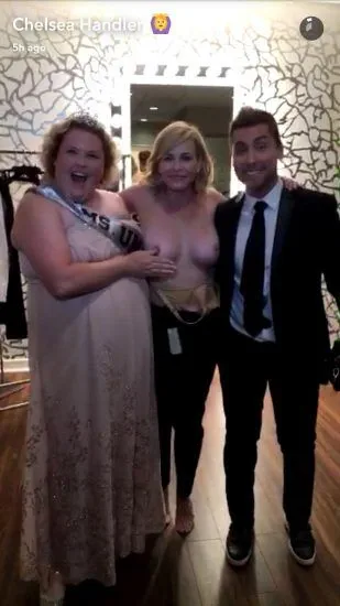 おっぱいを見せてチェルシーハンドラー