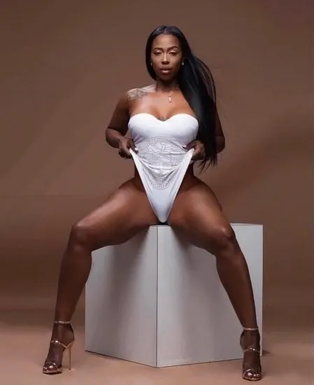 Badan bogel Kash Doll