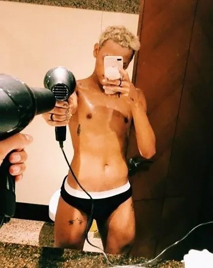 Pabllo Vittar meztelenül