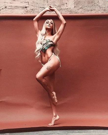 Pabllo Vittar lábak és lábak