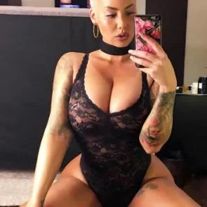 అంబర్ రోజ్ లోదుస్తుల సెల్ఫీ