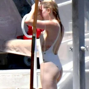 एम्बर हर्ड सेक्सी