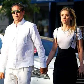 एम्बर हर्ड निपल्स