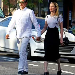 एम्बर हर्ड निपल्स