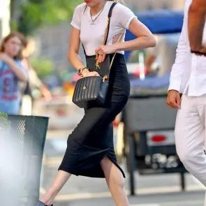 एम्बर हर्ड गर्म निपल्स