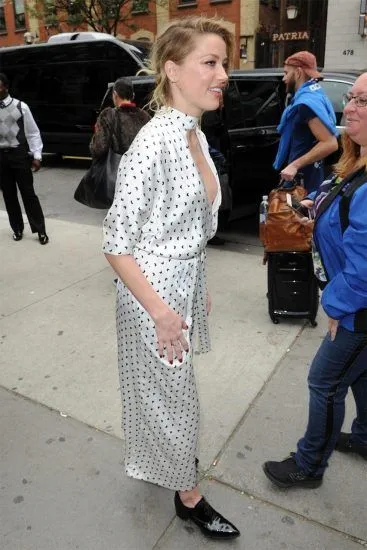 एक पक्ष से अंबर सुना