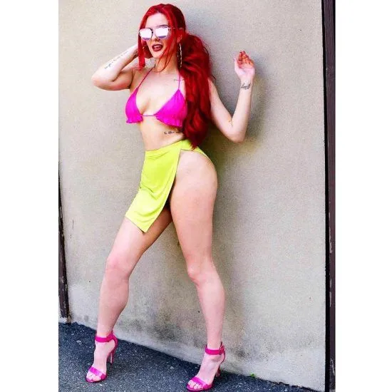 Justina Valentine γυμνά μακριά πόδια