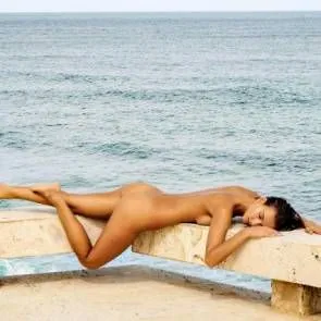 Bunda nua de Rachel Cook