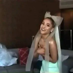 Ariana Grande pussy upskirt