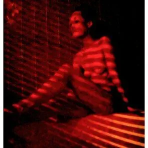 మాగీ క్యూ నగ్న వక్షోజాలు