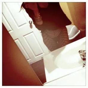 మాగీ క్యూ సెల్ఫీ లీక్ చేసింది