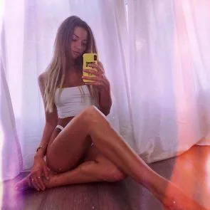 Erika Costell selfie fierbinte