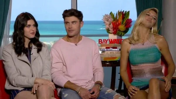 கெல்லி ரோஹர்பாக் உள்ளாடைகள்