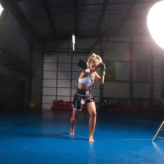 بيج فانزانت عارية الساقين