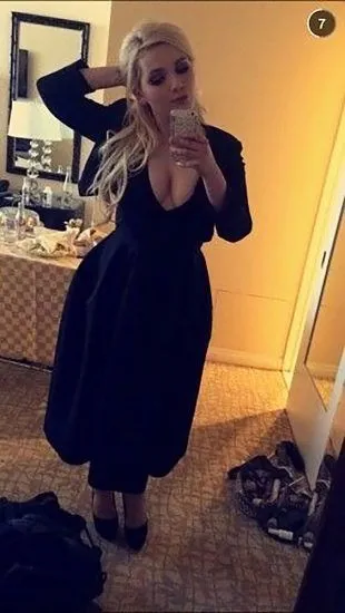 Abigail Breslin decolleté