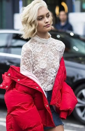 Sarah Ellen khỏa thân núm vú