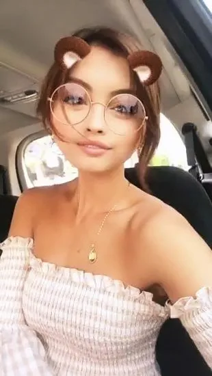 Sarah Ellen khỏa thân vai