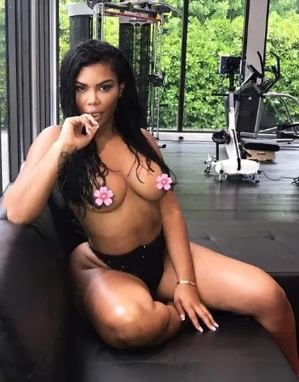 Китайська Кіті оголена