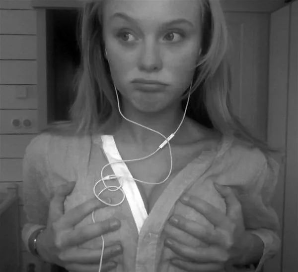 Zara Larsson bersenang-senang