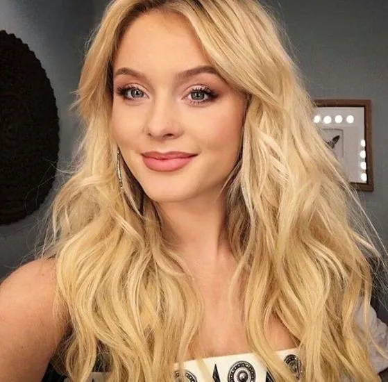 Zara Larsson membocorkan selfie