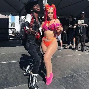 Doja Mačka gola u bikiniju