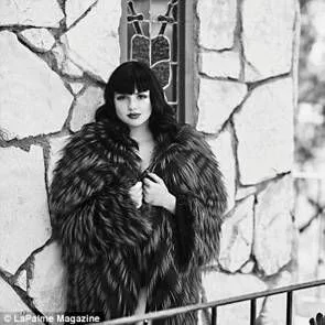 Ariel Winter dengan bulu