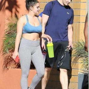 Celana legging Ariel Winter