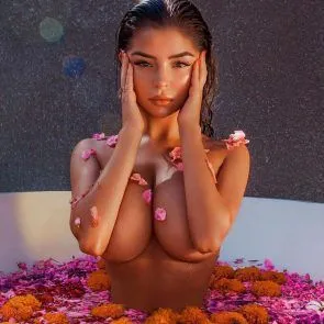 Demi Rose alasti kaetud