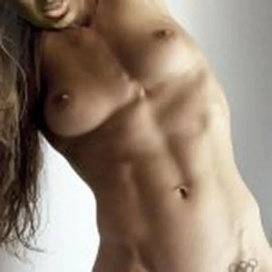 Ronda Rousey göğüsleri ile tamamen çıplak