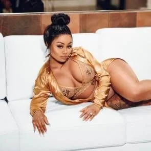 BlacChynaシースルーおっぱい