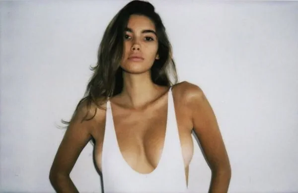 सिंडी मेलो गर्म स्तन