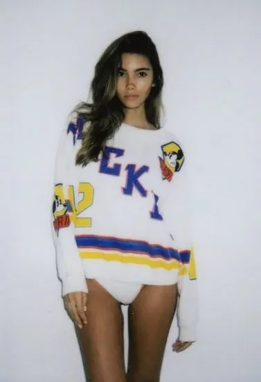 सिंडी मेलो नग्न पैर