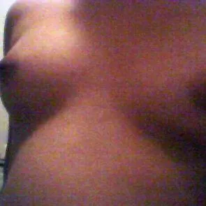 Mary Mouser desnuda filtrada selfie