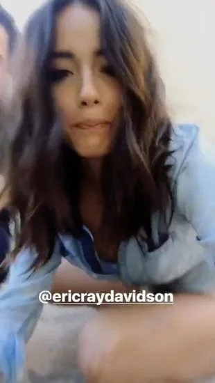 Llapis de mugró Chloe Bennett