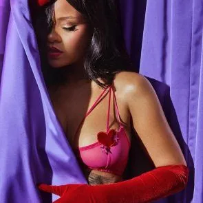 Rihanna kuumroosa pesu