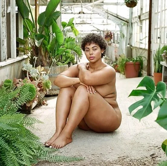 Tabria Majors seios nus e bunda